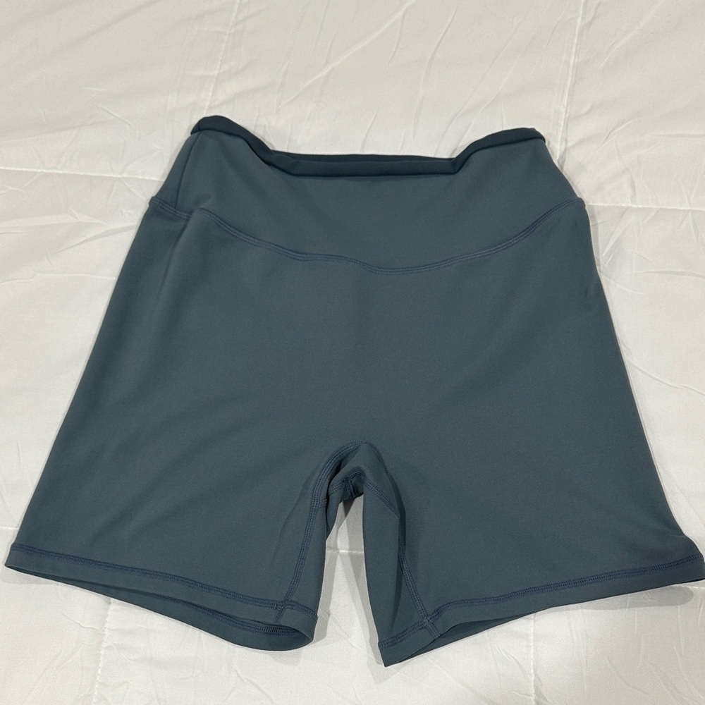 P'tula Women's 2Tone Short: 6” Pebble